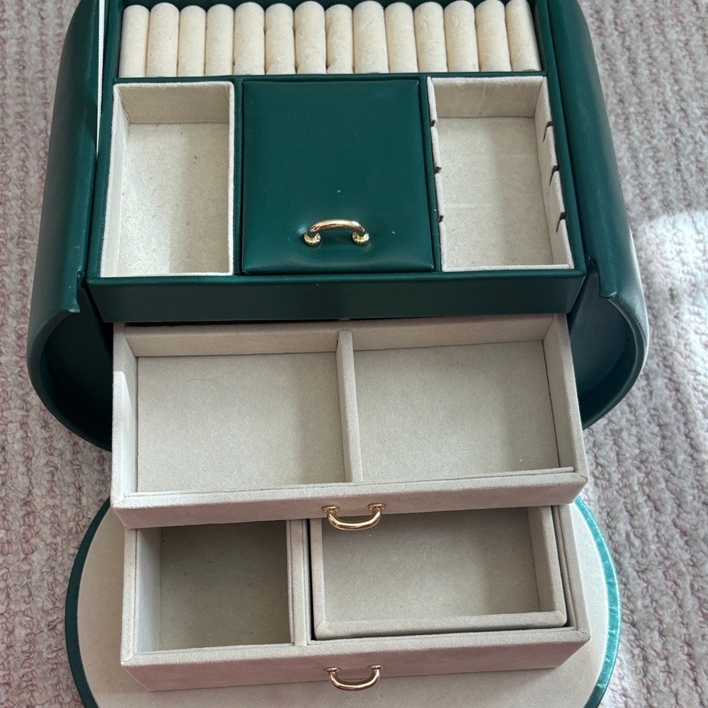 Green Jewelry Organizer Box - Picture 4 of 4
